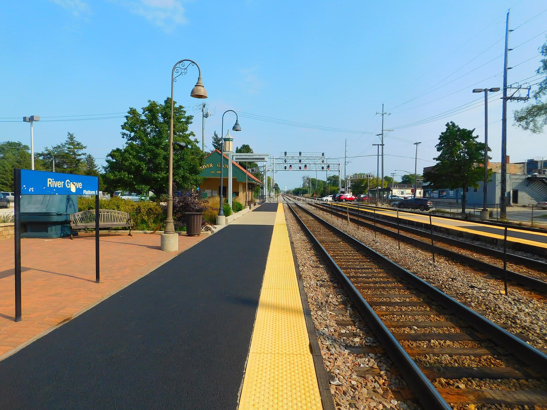 The River Grove Metra station on Illinois Route 171
